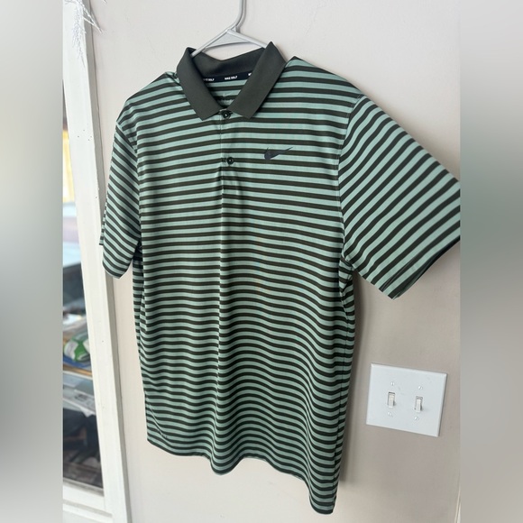 Nike Dri-FIT Victory Striped Golf Polo – Men’s Medium - Picture 7 of 10